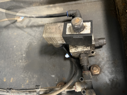 VT317-6DZ-02F-Q  Fruehauf Rear Air Lock Solenoid Valve